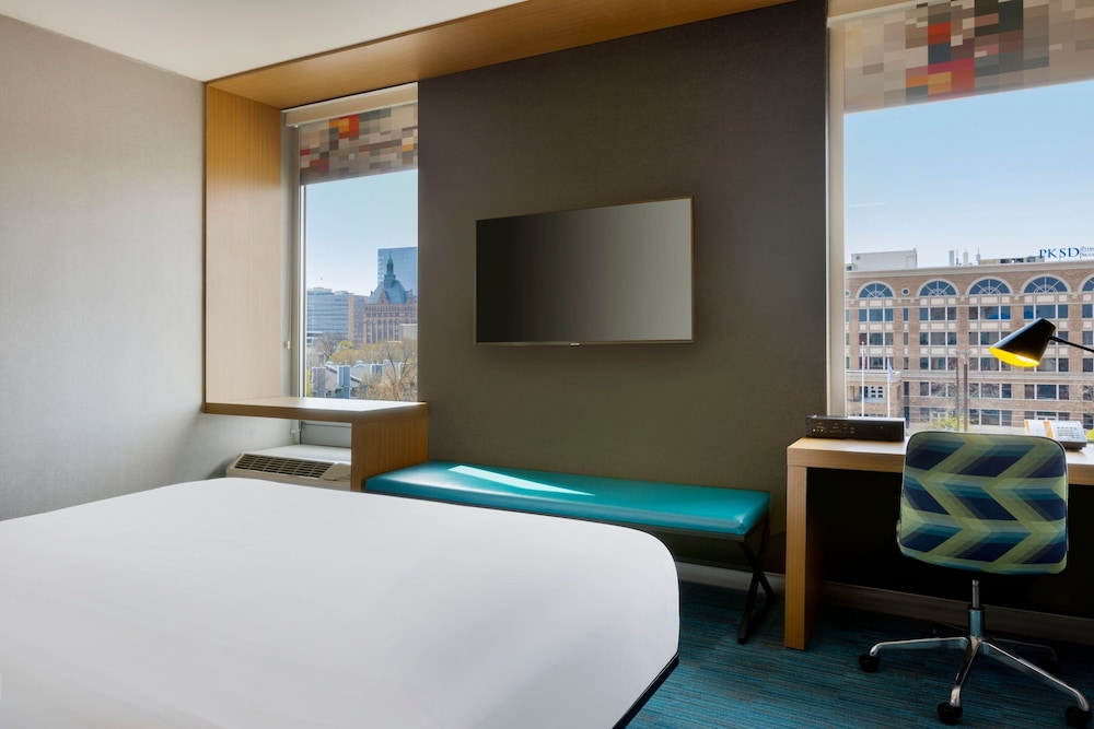 Room, 1 King Bed (Hearing Accessible) - Photo 4