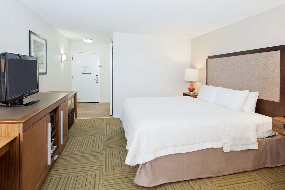 Room, 1 King Bed, Non Smoking, Ground Floor - Photo 2