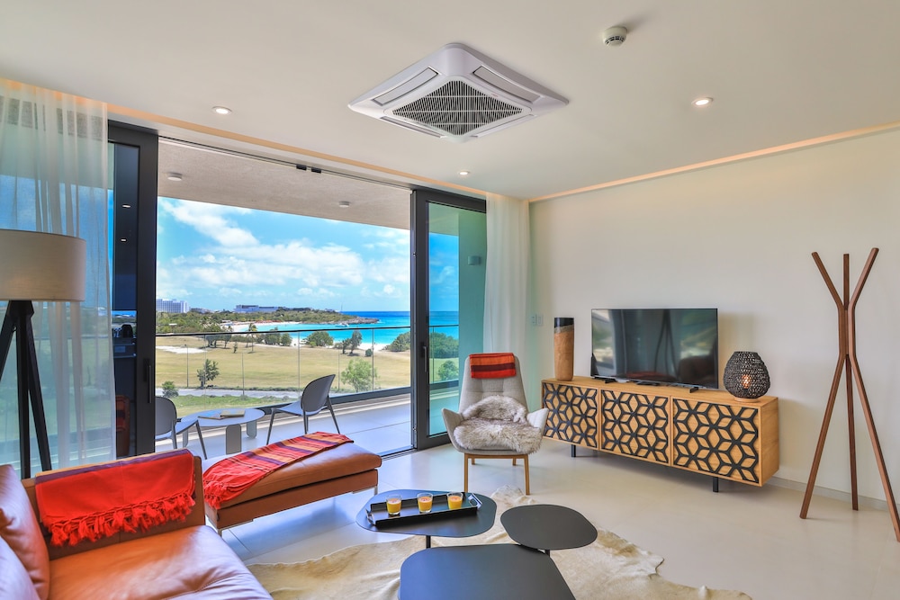Deluxe Condo, 1 Bedroom, Balcony, Beach View