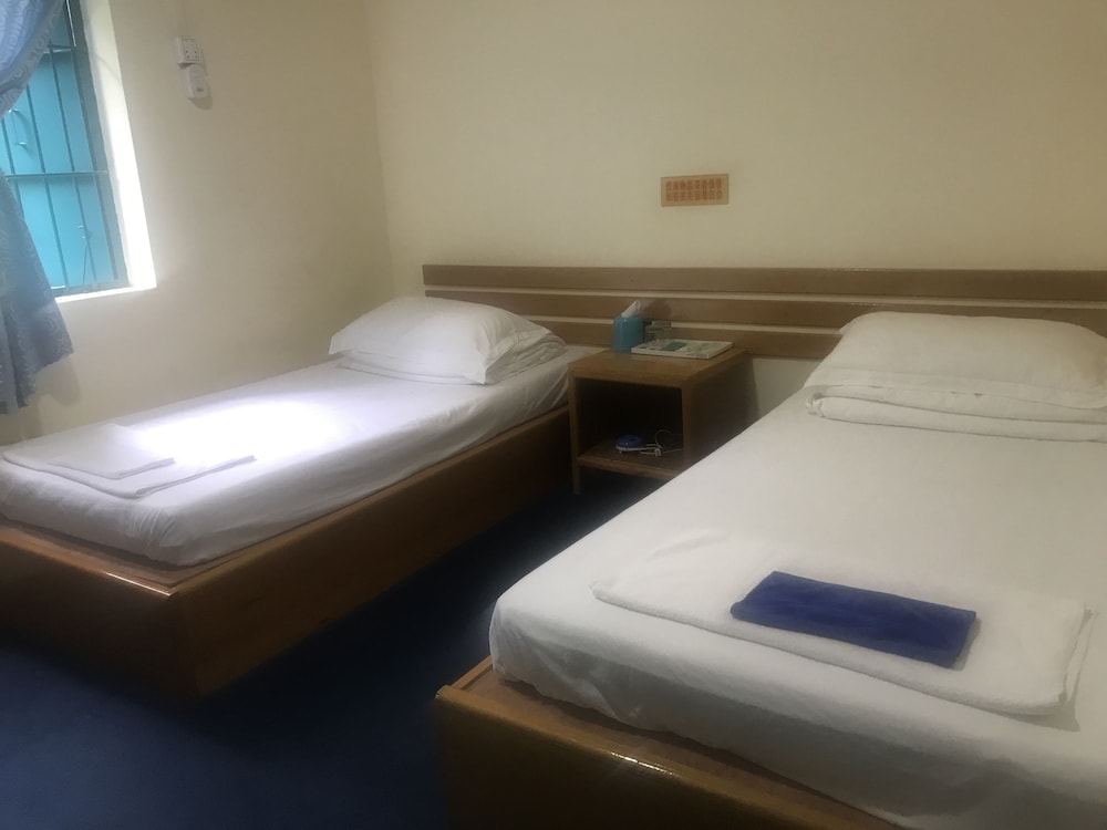 Basic Double or Twin Room, 2 Double Beds, Smoking photo 1