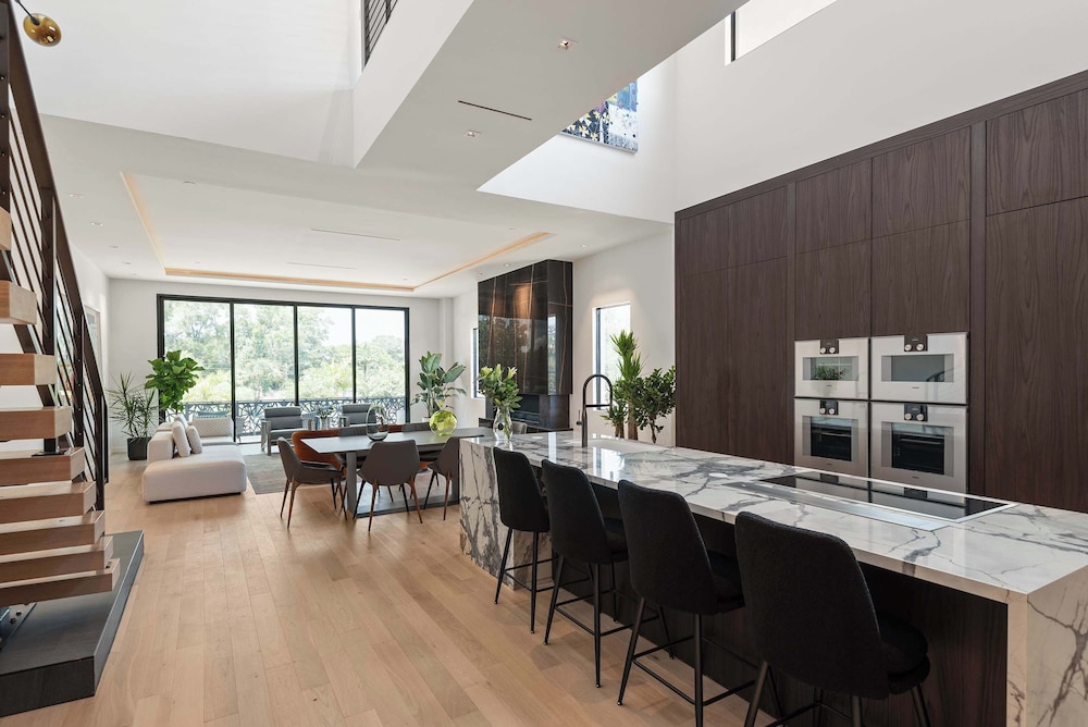 Lux Penthouse 4-story Stunner Rooftop Views, Billede 22
