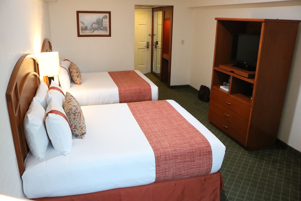Standard Room, 2 Double Beds - Photo 4