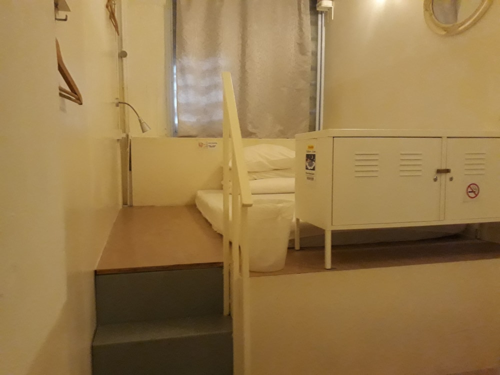 Economy Triple Room With Shared Bathroom photo 2