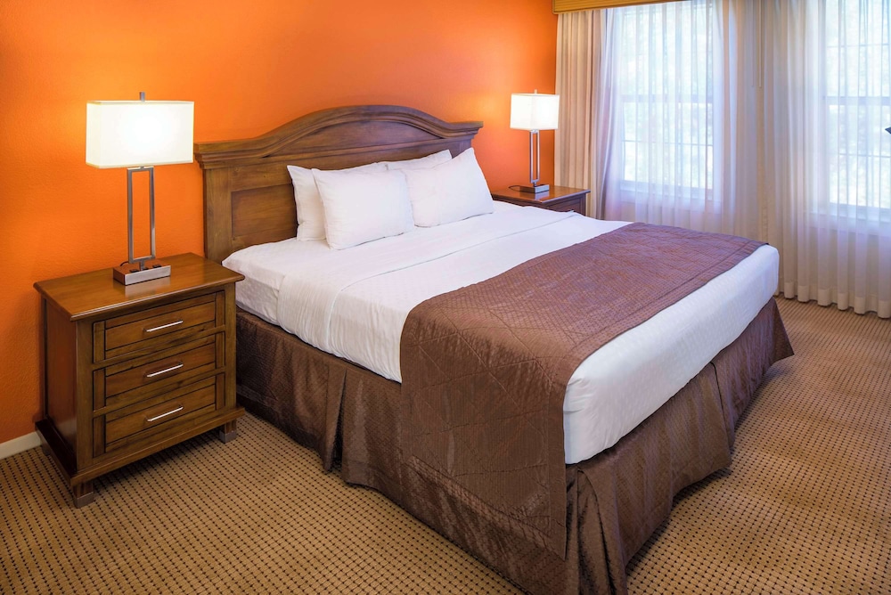 1 Bedroom 1 King Suite with Sofabed - Photo 5