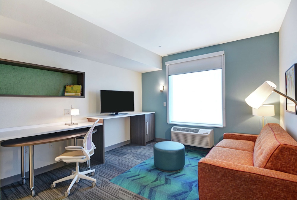 Suite, 1 Queen Bed, Accessible (Roll-In Shower, Mobility & Hearing) photo 2
