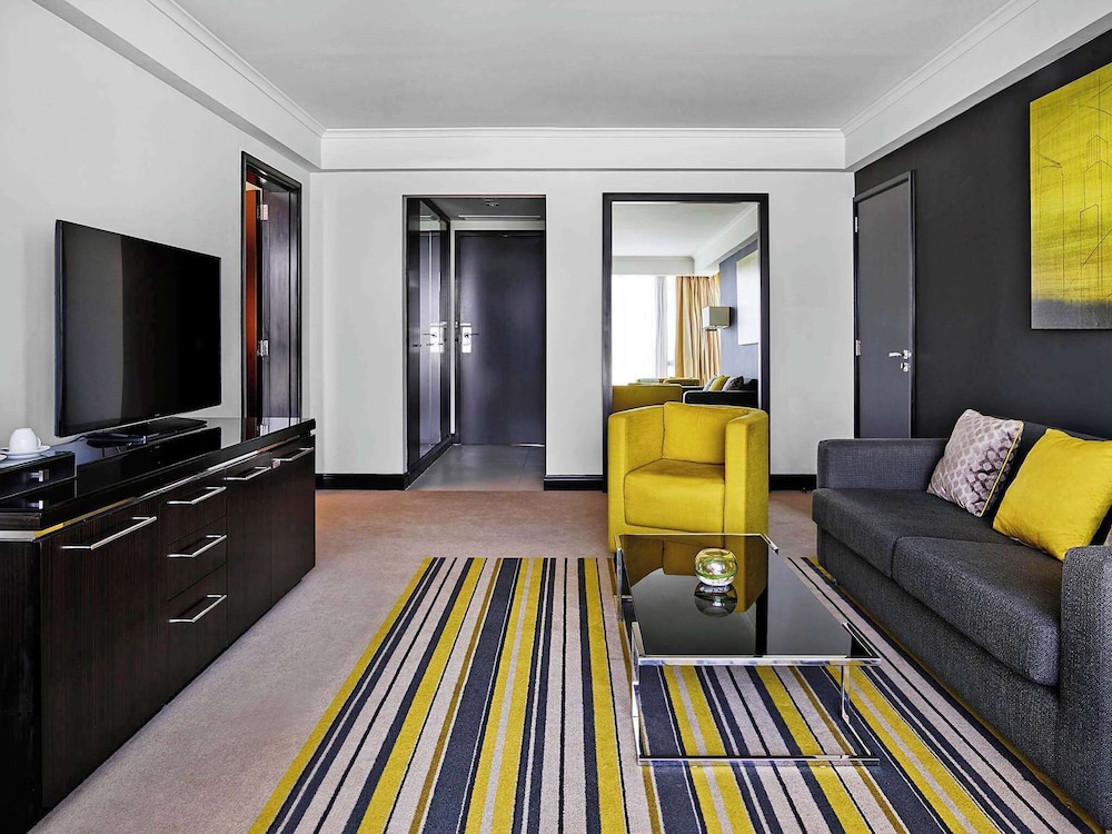 Executive Suite, 1 King Bed with Sofa bed