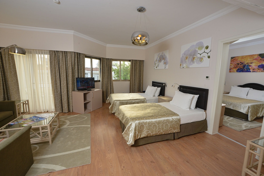 Family Quadruple Room, Balcony, Sea View - Photo 2