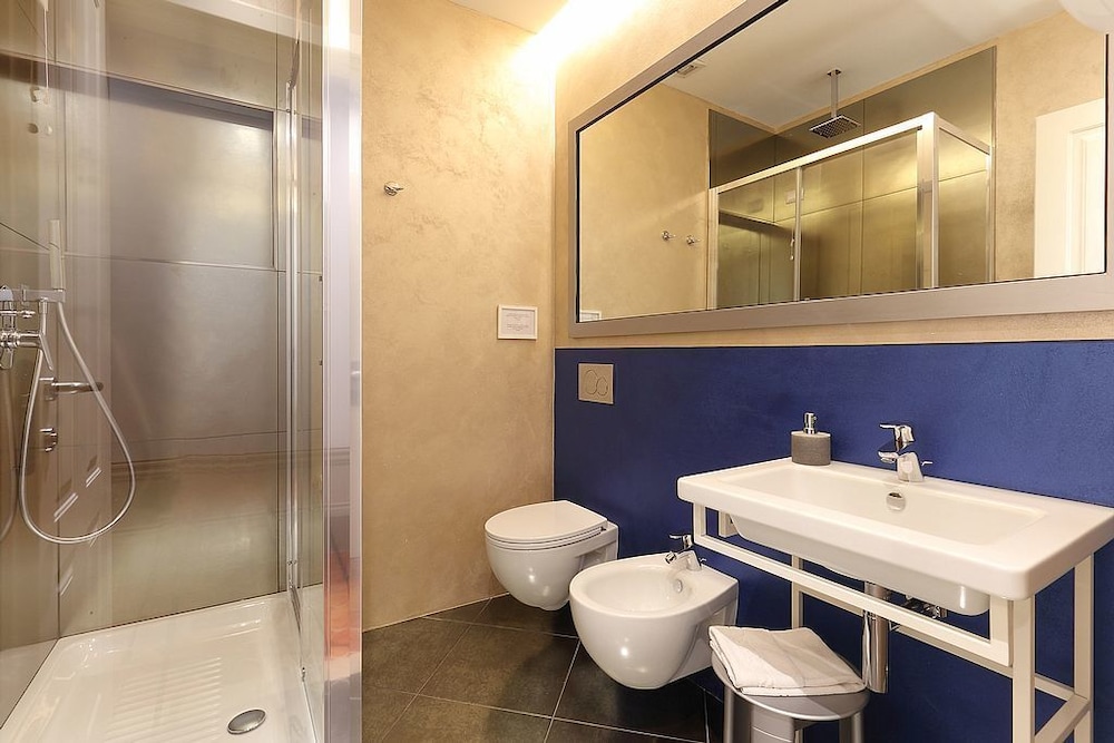 Triple Room, Stair Access Only photo 2