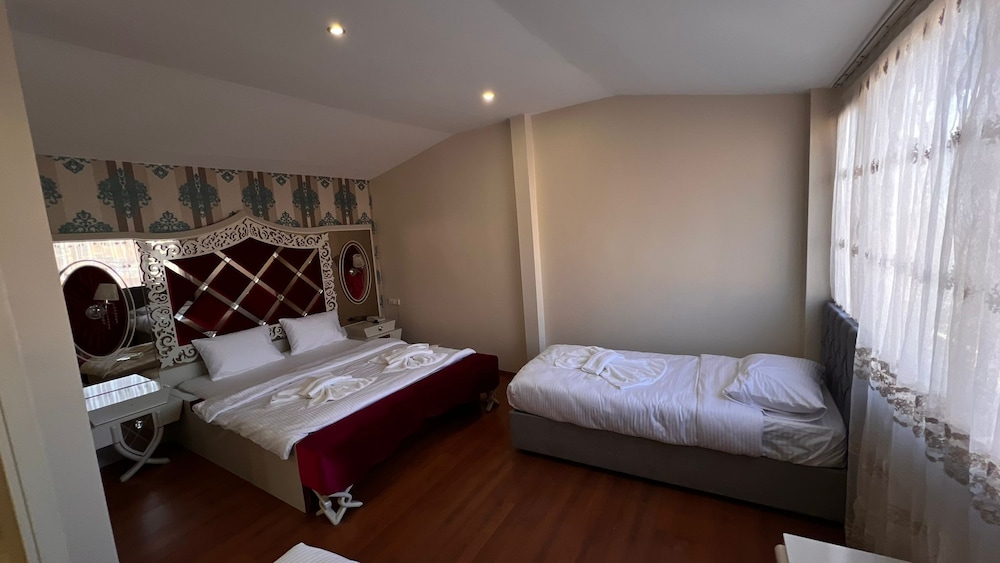 Standard Triple Room, City View photo 2