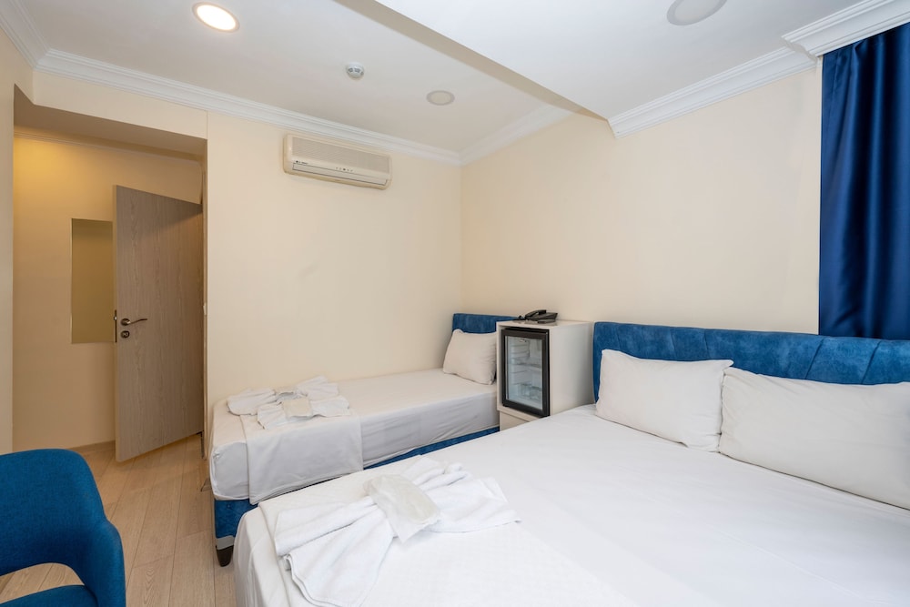 Family Triple Room photo 2