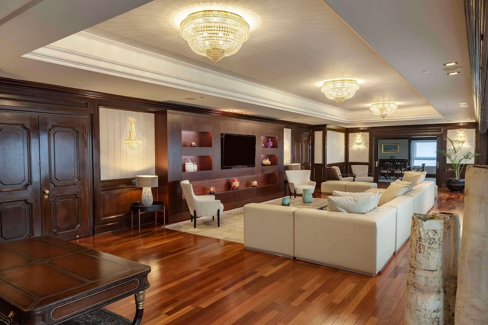 Suite, 1 King Bed, Non Smoking