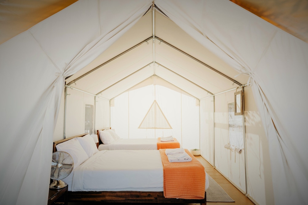 Standard Tent, 2 Queen Beds