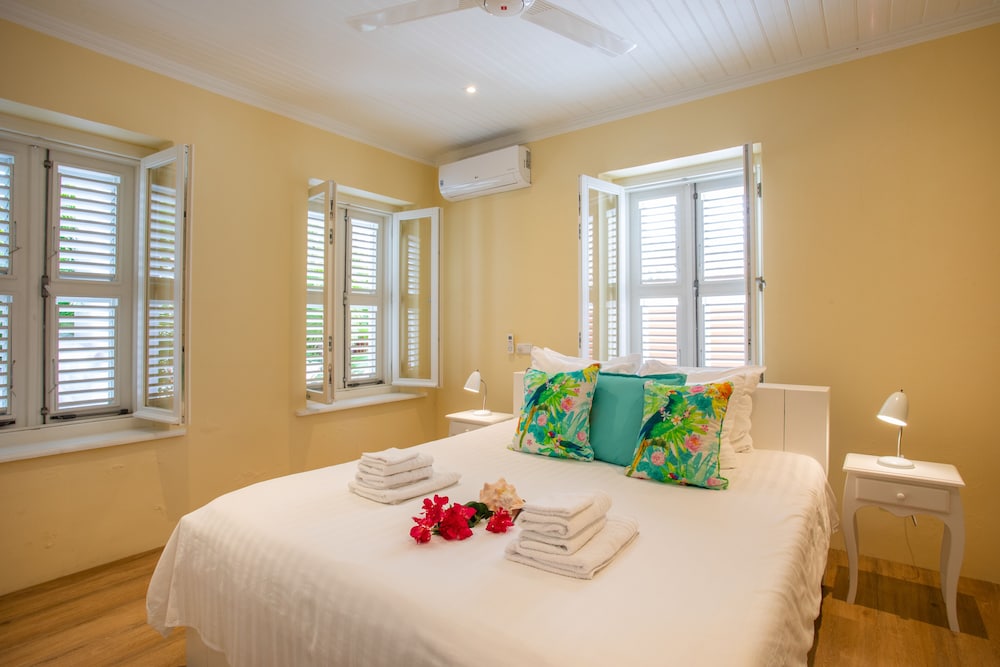 Premium Monumental ground floor one bedroom apartment with private terrace and shared plunge pool photo 2