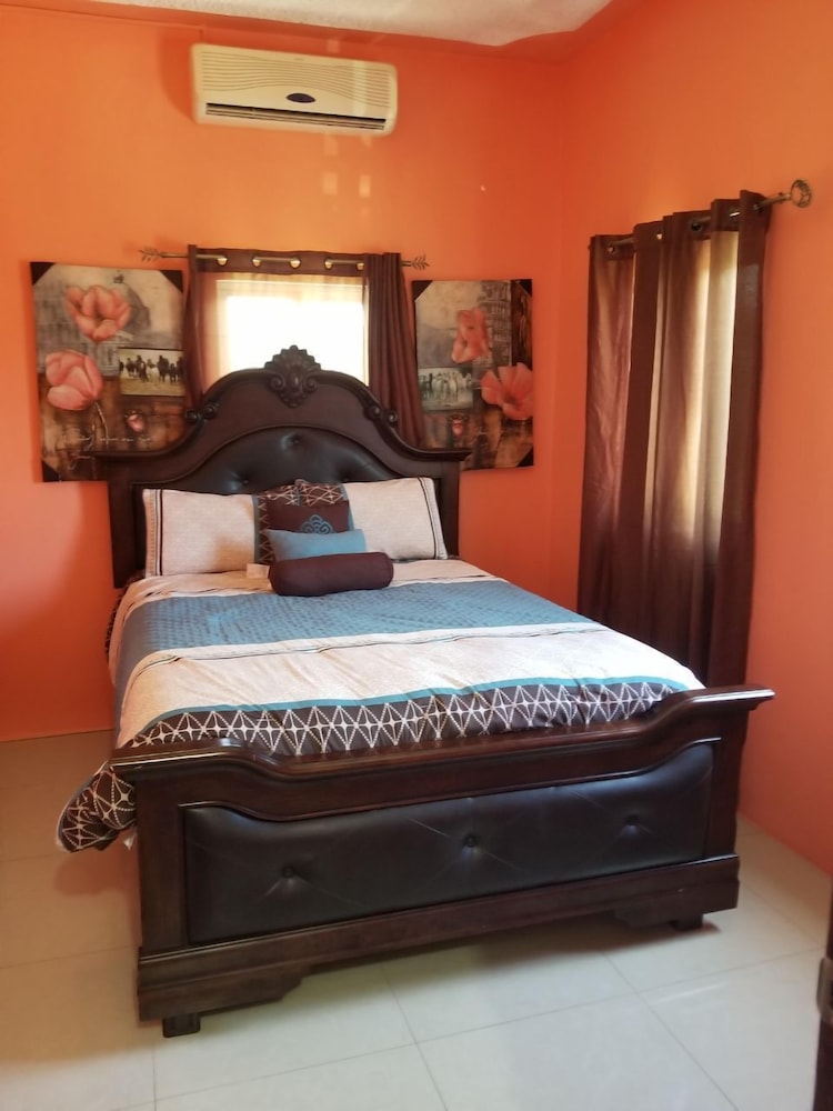 Comfort House, 2 Bedrooms, Hill View photo 1
