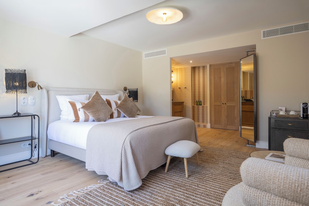 Signature Room with Pool photo 2