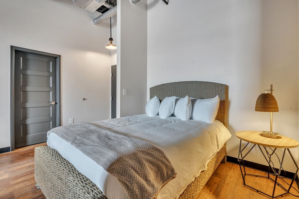 Queen Loft