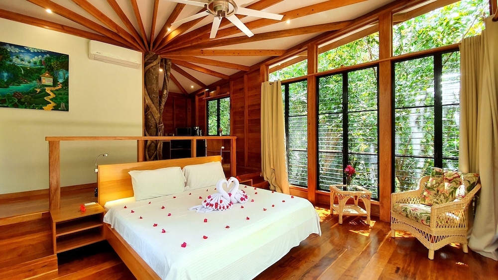 Superior Tree House, 1 King Bed, Garden View (Gumbo Limbo & Guanacaste)