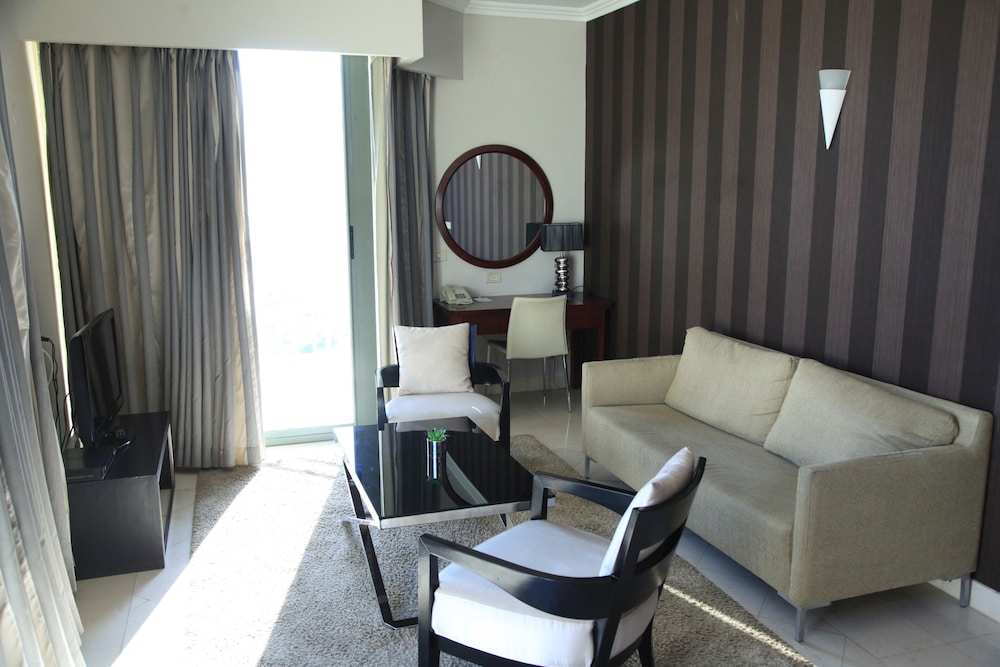 Deluxe Suite - Photo 9