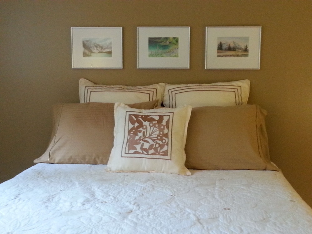 Deluxe Room, 1 Queen Bed photo 2