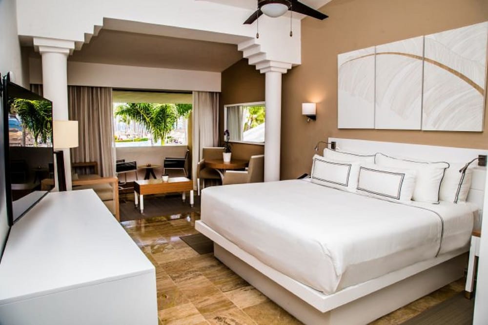 Premium Room Tropical Palms thumbnail 5