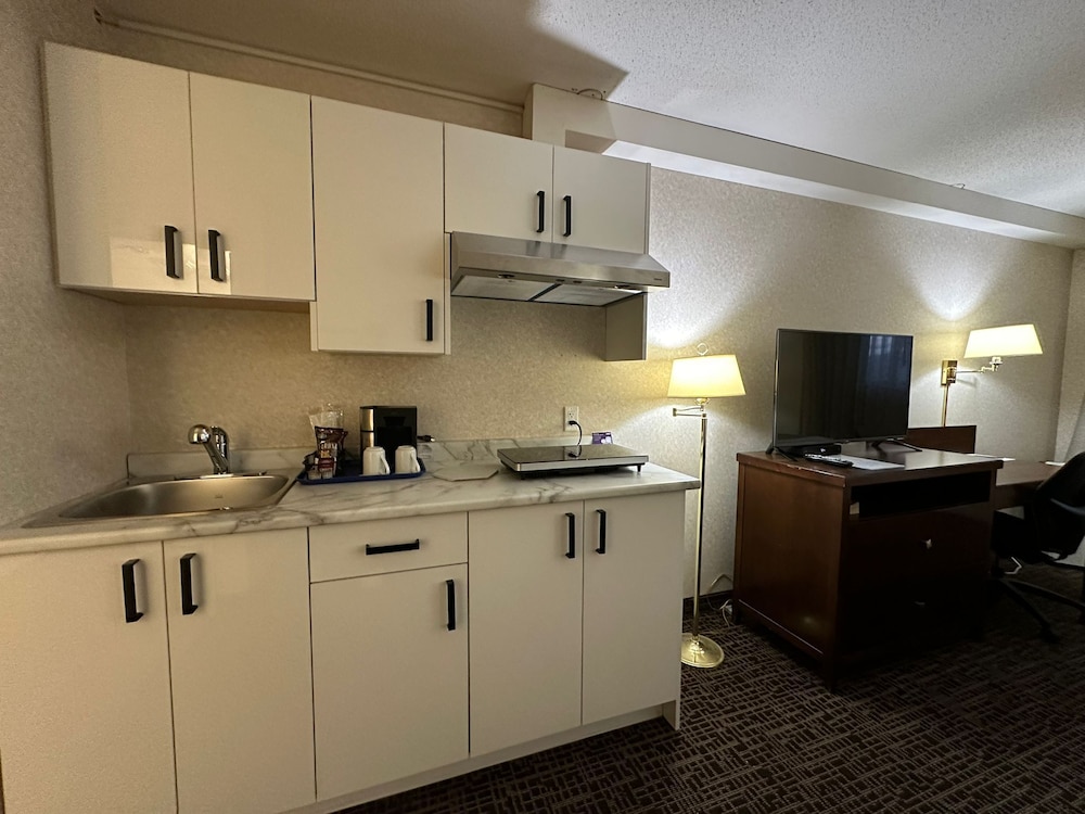 Room, 1 Queen Bed, Kitchenette photo 2