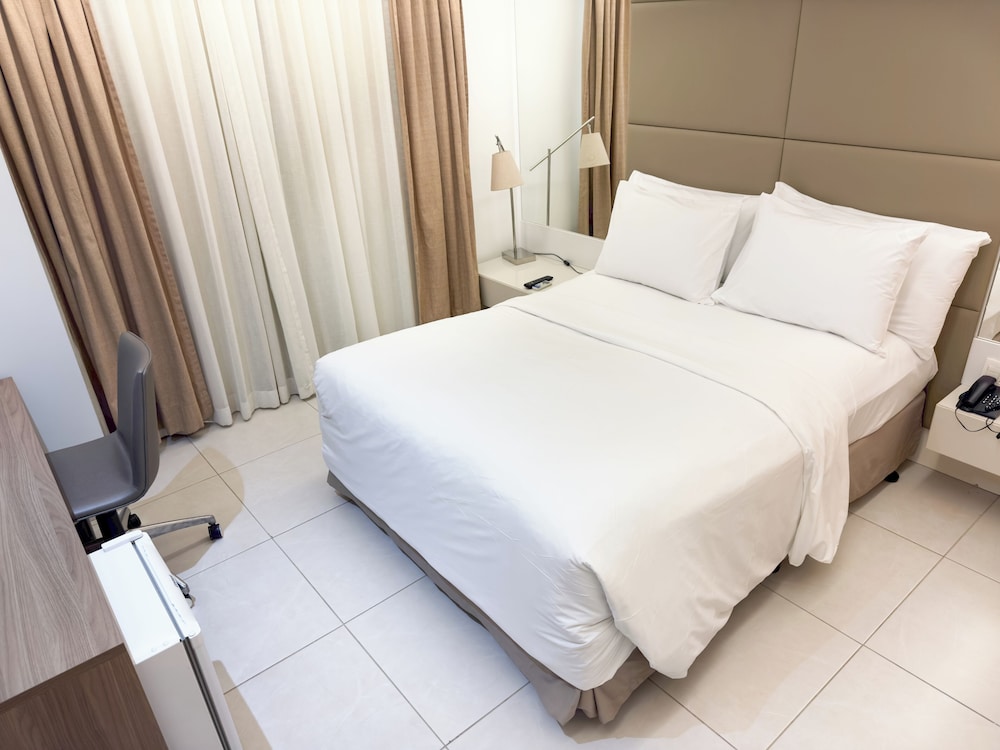 Deluxe Double Room thumbnail 6