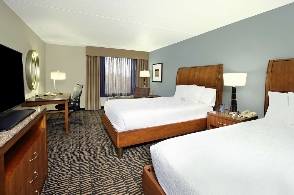 Two Double Beds - Photo 4