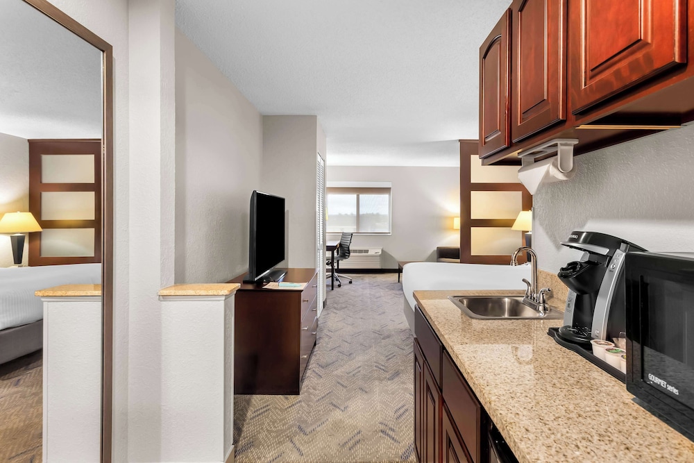 Suite, 1 Queen Bed, Accessible, Refrigerator & Microwave (with Sofabed) - Photo 2