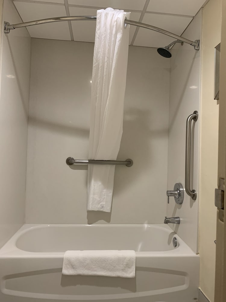 Suite, 2 Double Beds, Non Smoking, Pool View - Photo 7