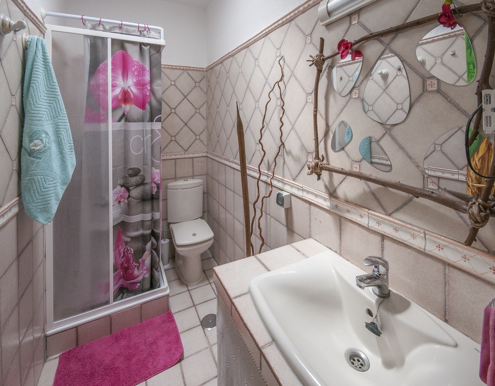 Comfort Double Room, Shared Bathroom photo 3