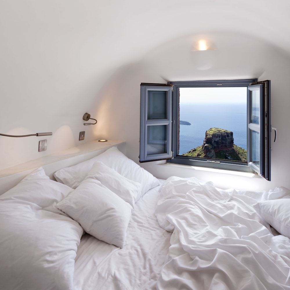 Premium Loft with Pool Access Caldera View - Photo 1