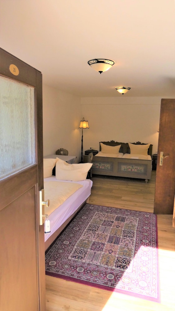 Classic Triple Room, 1 Bedroom, Mountain View photo 2