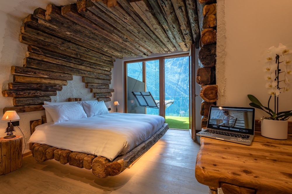 Signature Room