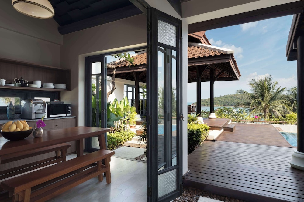 Two Bedroom Oceanfront Residence - Photo 11