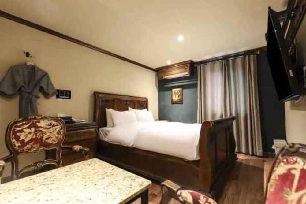 Annex A Building - Deluxe Room photo 1