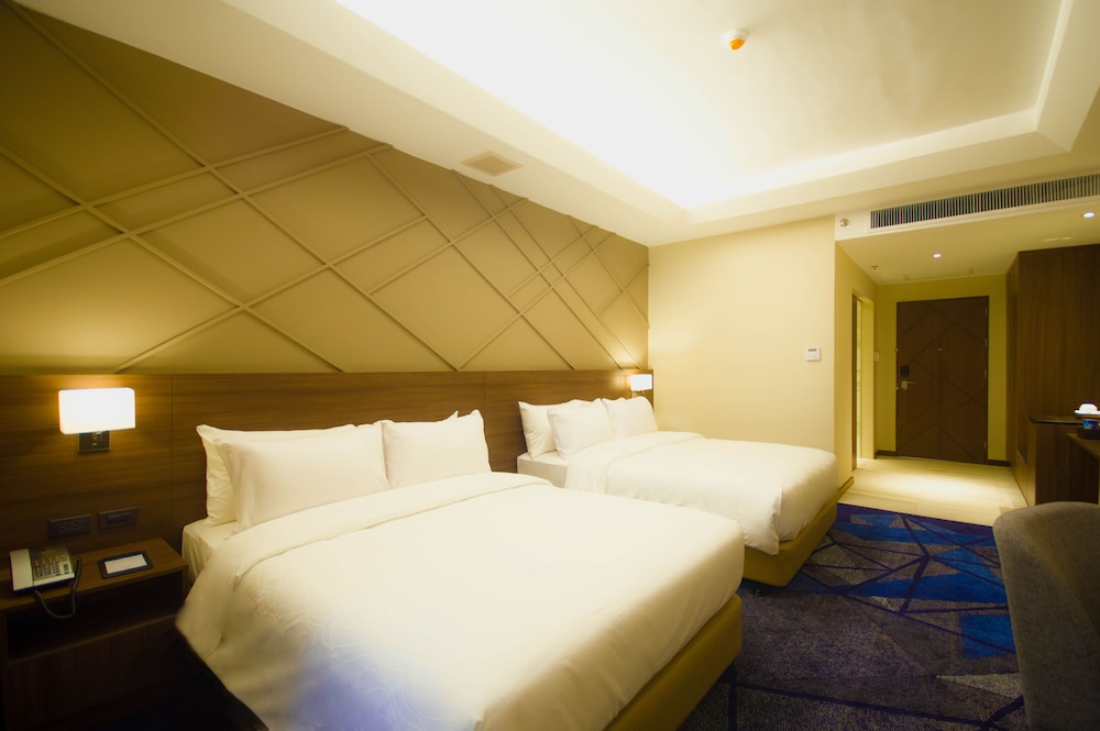 Premier Room, 2 Queen Beds, Non Smoking photo 2