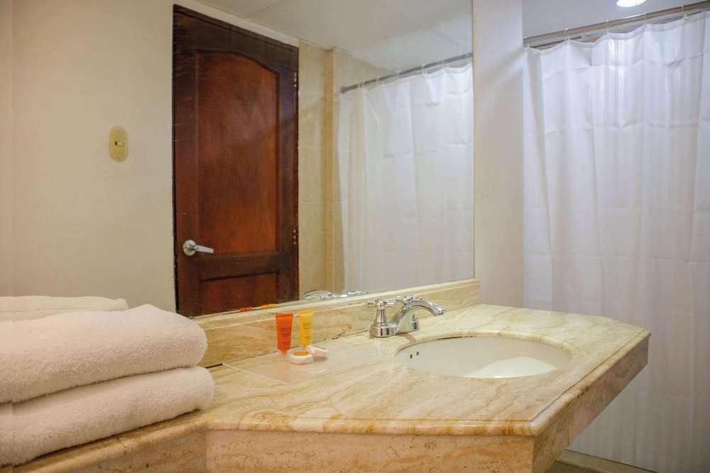Premium Room, 2 Double Beds, Non Smoking (Family Room) - Photo 4
