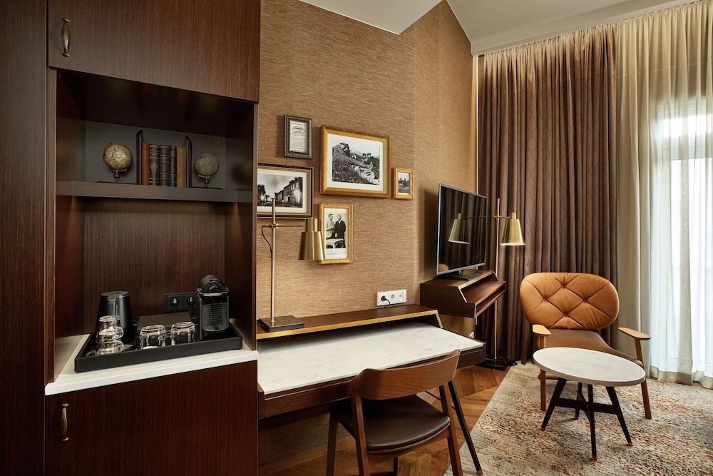 Queen Deluxe Room photo 1