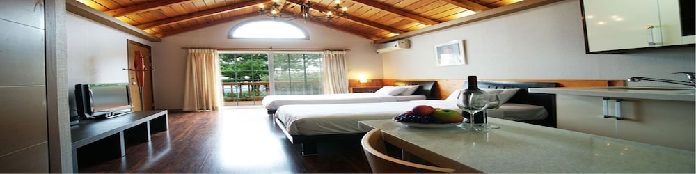 Standard Twin Room - Photo 1