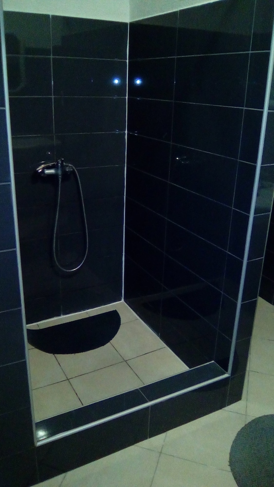Basic Shared Dormitory, Women only, Shared Bathroom (1 bed in 8 bed dorm) photo 3