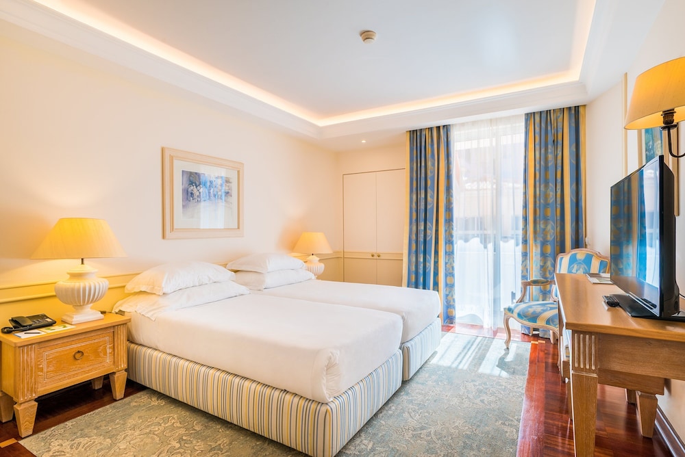 Deluxe Room, Balcony, Sea View - Photo 3