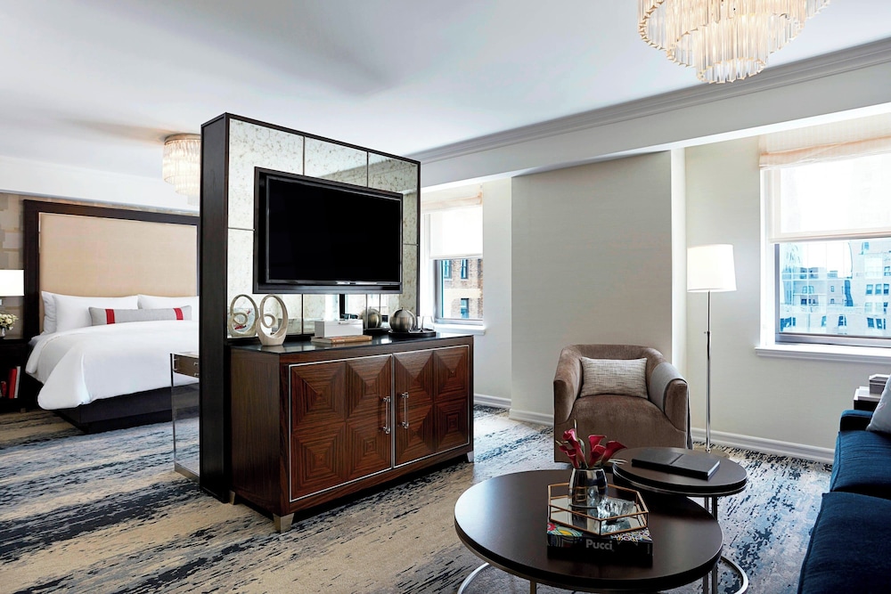 Junior Suite, 1 King Bed with Sofa bed
