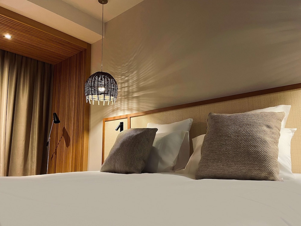 Superior Room, 1 King Bed, Balcony, Sea View - Photo 2