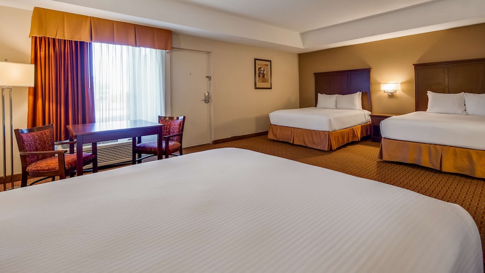 Standard Room, Multiple Beds, Accessible, Refrigerator & Microwave photo 2