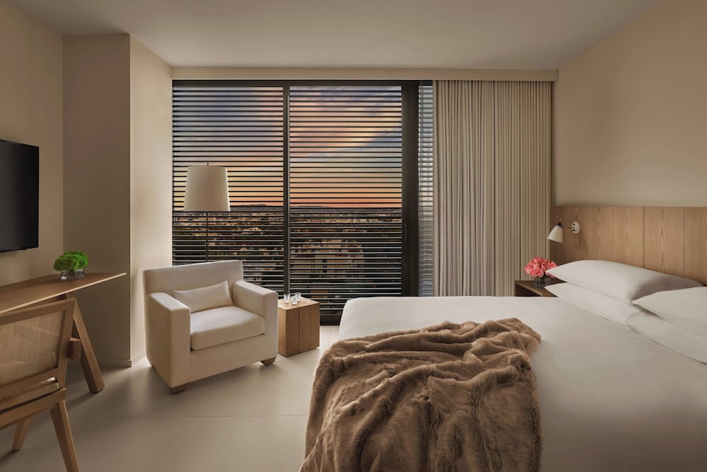Superior Suite, 1 Bedroom (Mobility Accessible, Roll-In Shower)
