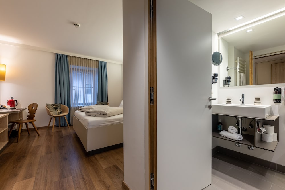 Basic Double Room photo 2