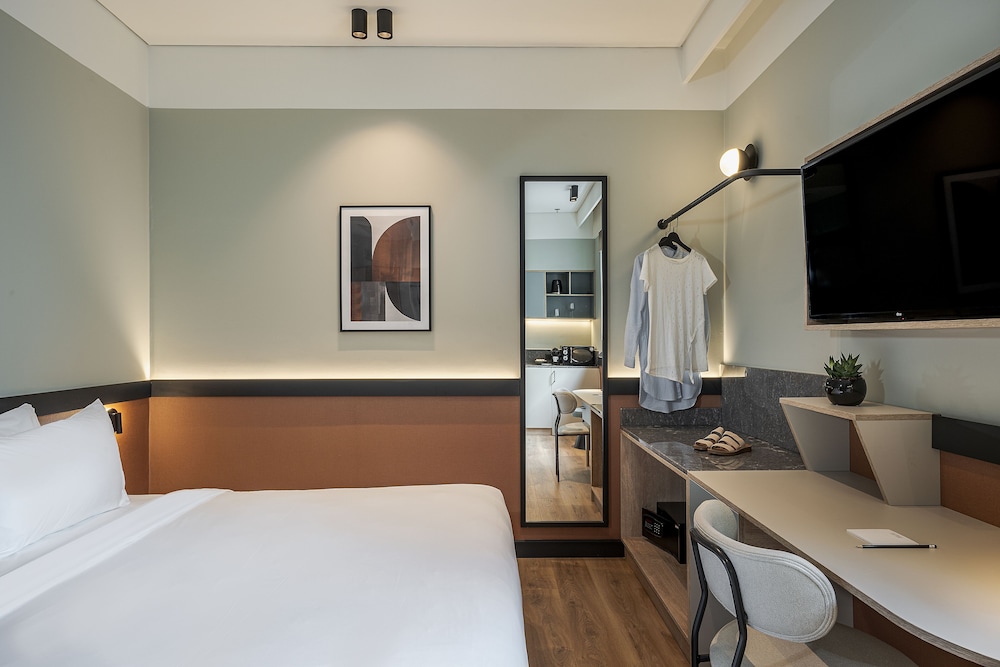 City Double or Twin Room - Photo 3