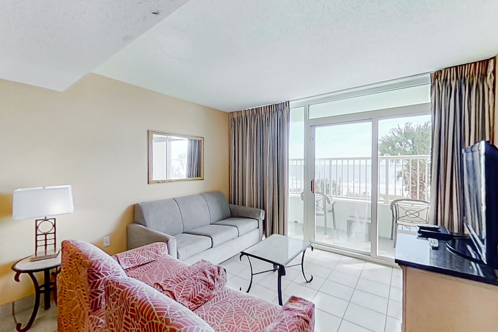 Condo, 2 Bedrooms (Oceanfront) photo 1