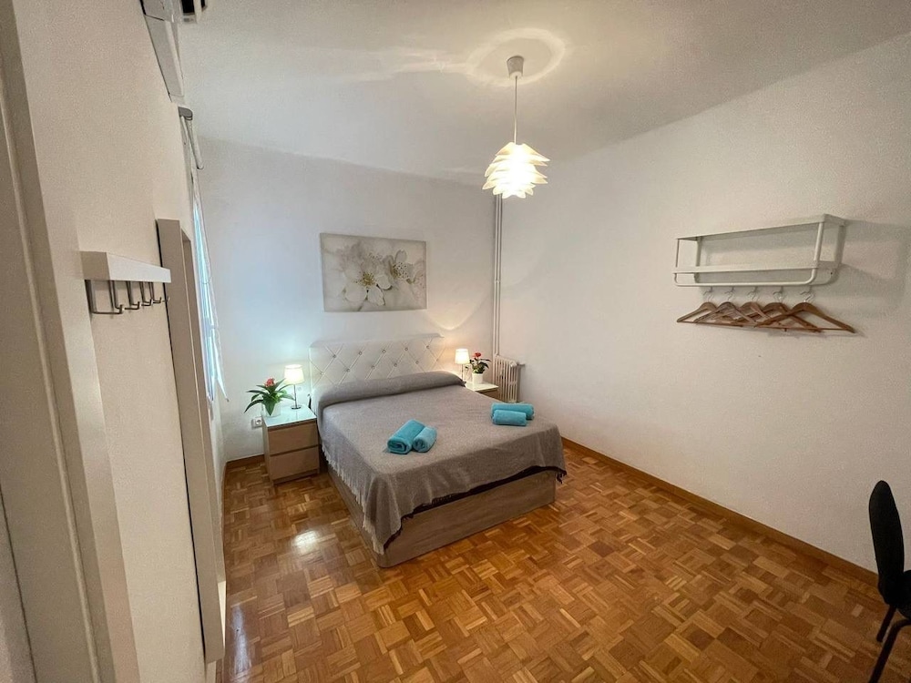 Basic Double Room, Shared Bathroom photo 3