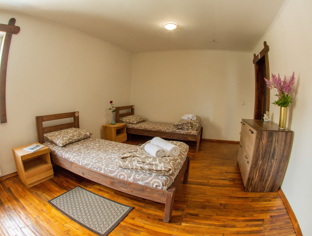 One Bed in 4 Bed Mixed Dormitory photo 2